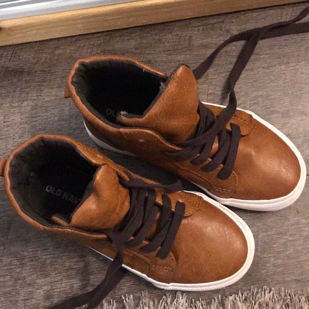 Boys tan boots